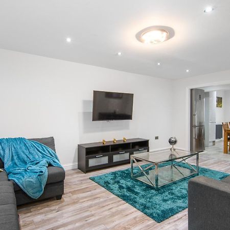 Onsitestays - Spacious 3 Bed House With Garden, Wifi & 4 Plus Parking Gravesend Eksteriør billede