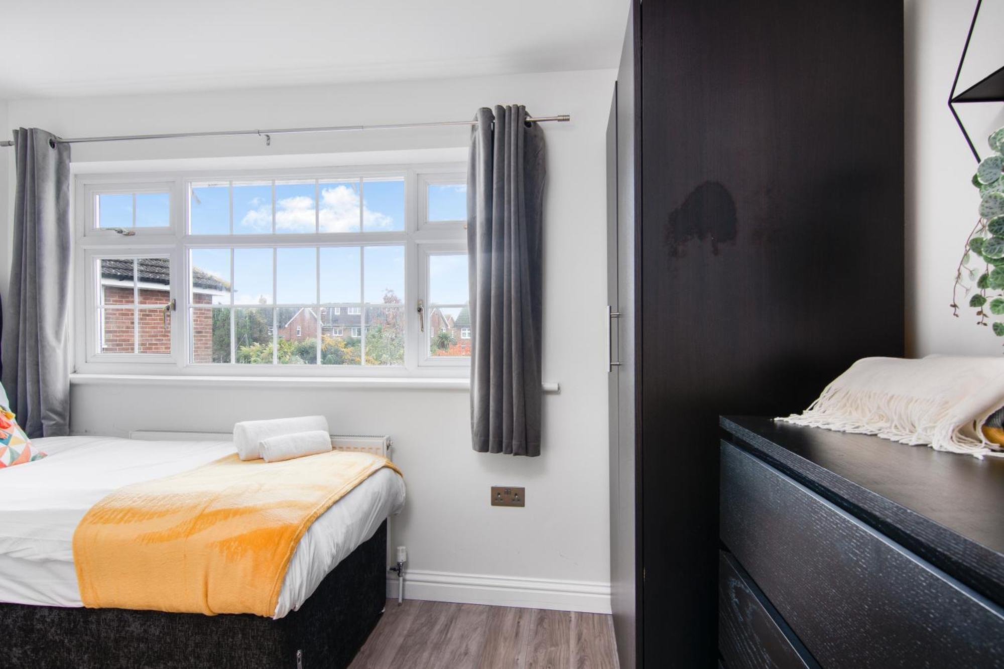 Onsitestays - Spacious 3 Bed House With Garden, Wifi & 4 Plus Parking Gravesend Eksteriør billede