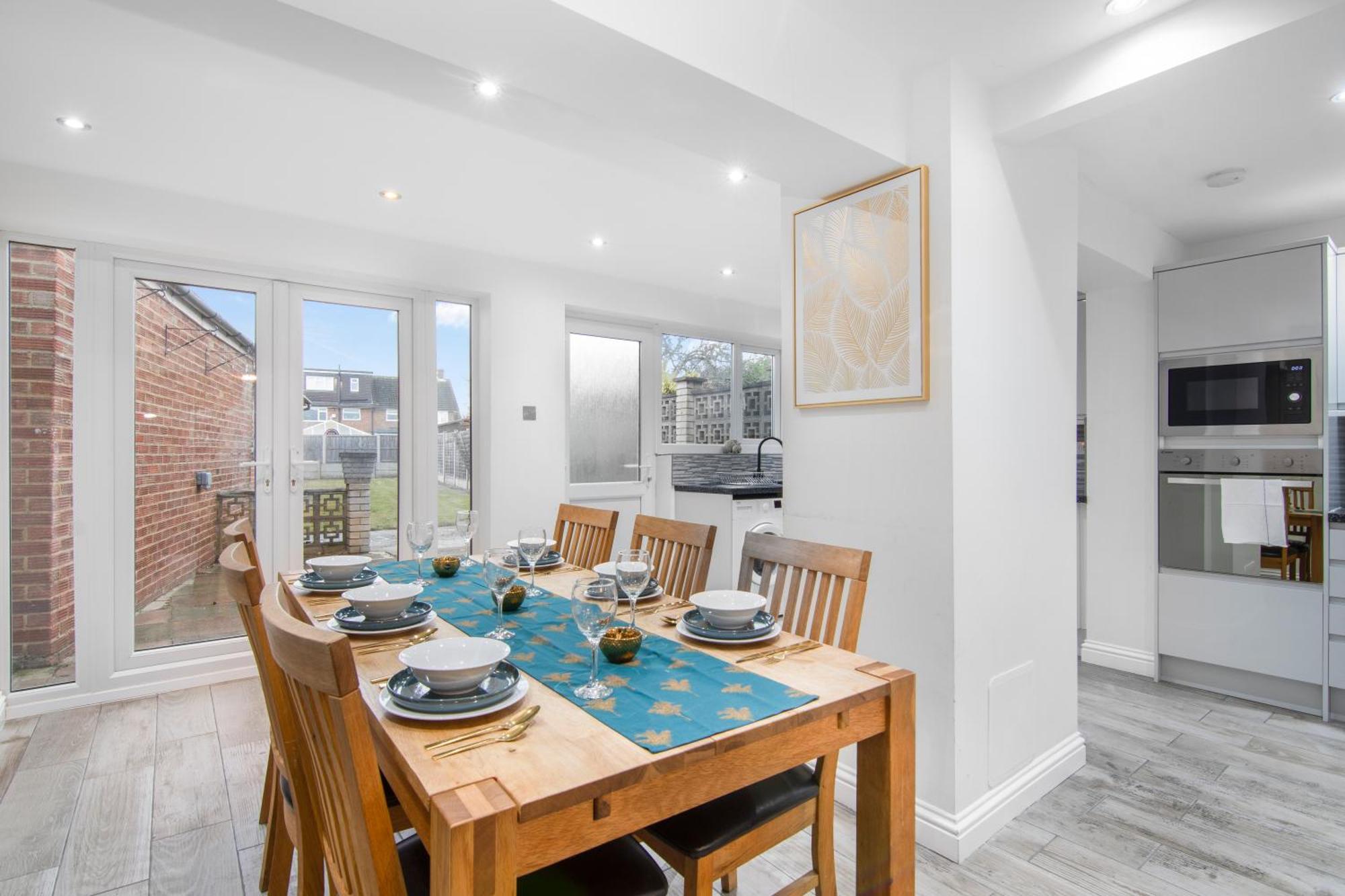 Onsitestays - Spacious 3 Bed House With Garden, Wifi & 4 Plus Parking Gravesend Eksteriør billede