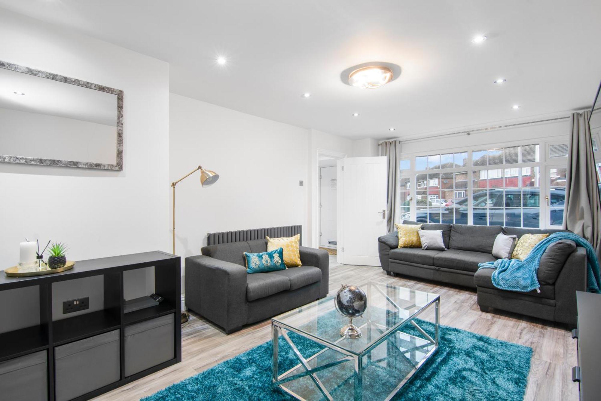 Onsitestays - Spacious 3 Bed House With Garden, Wifi & 4 Plus Parking Gravesend Eksteriør billede