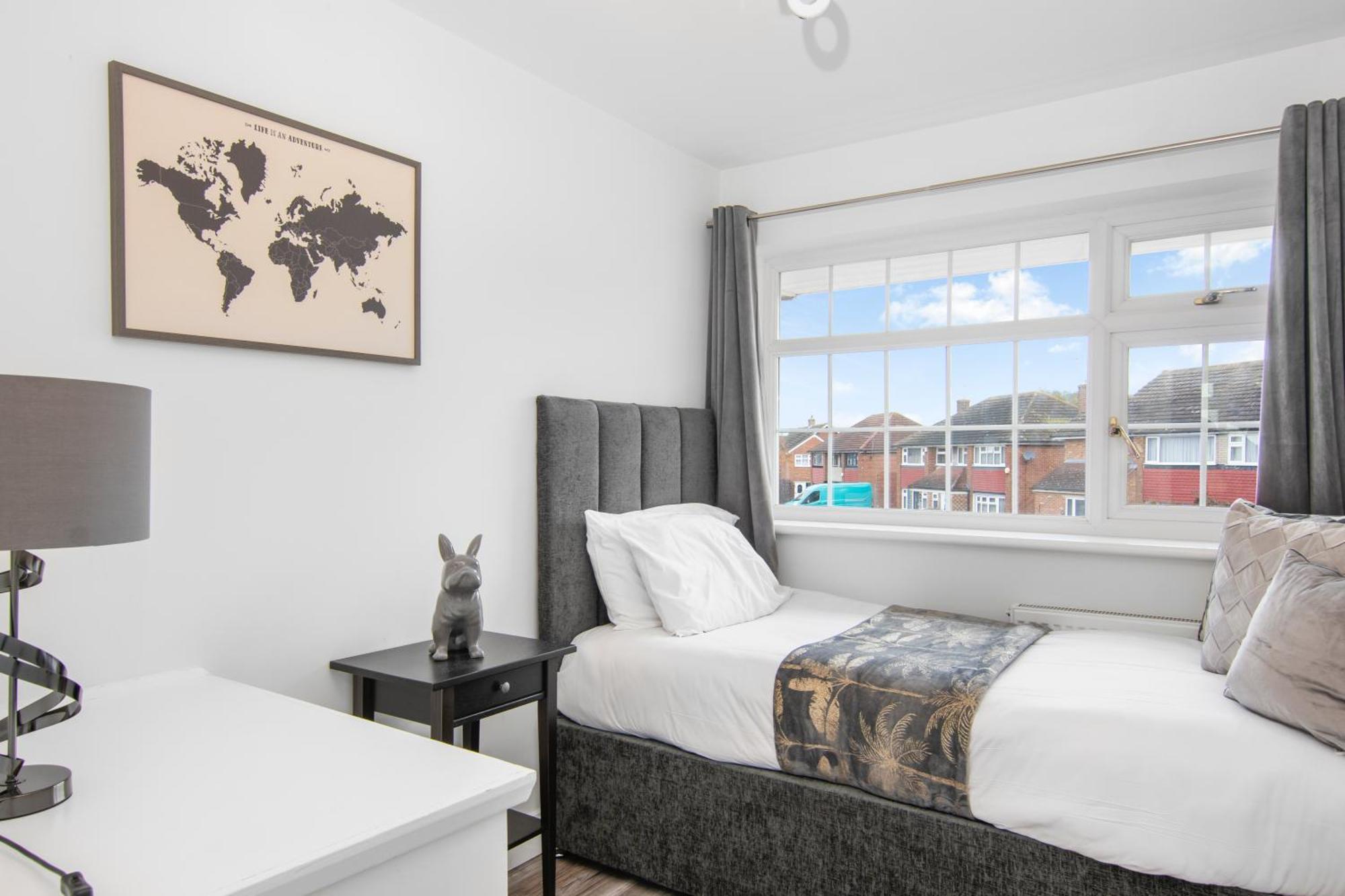 Onsitestays - Spacious 3 Bed House With Garden, Wifi & 4 Plus Parking Gravesend Eksteriør billede