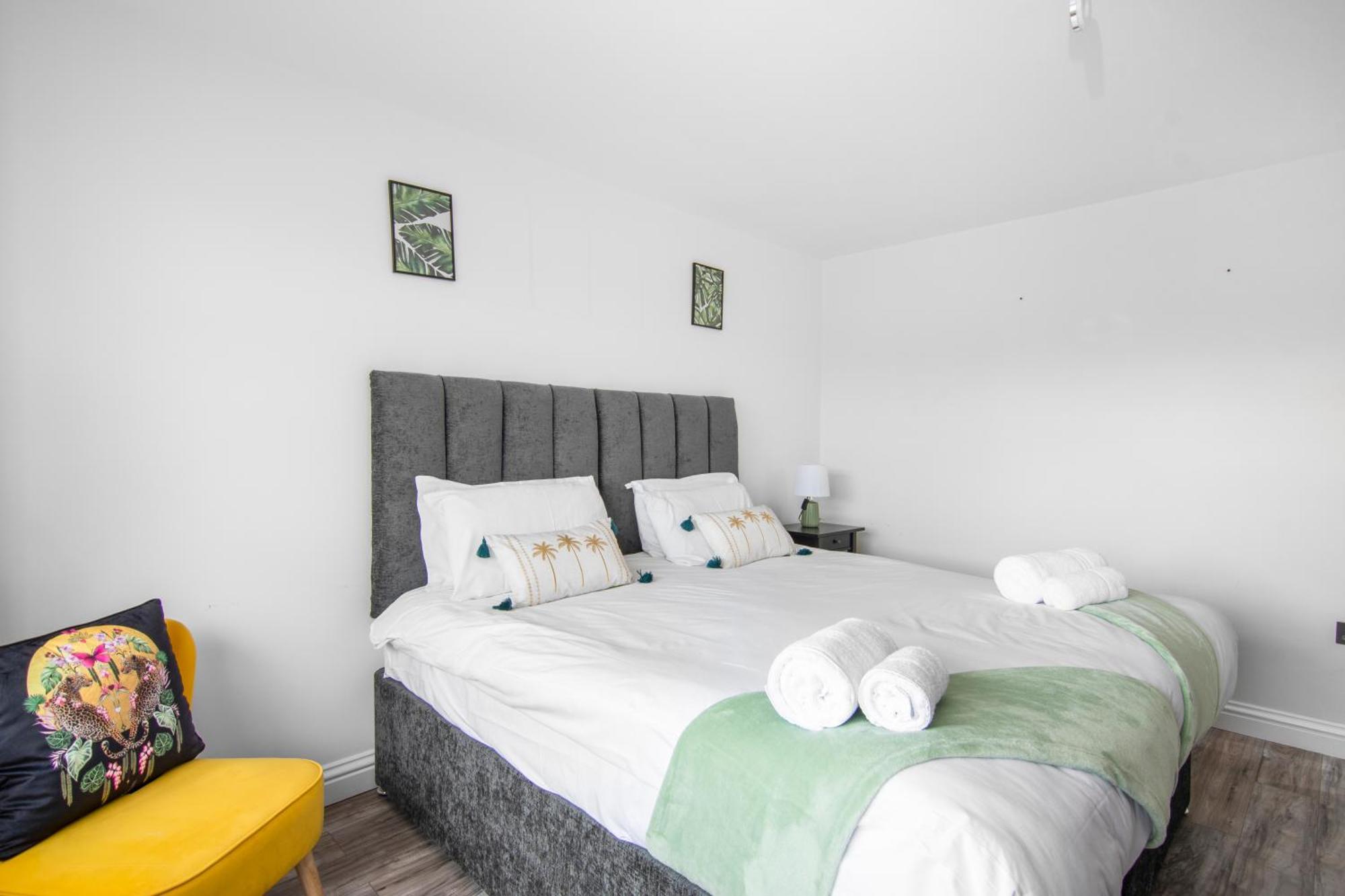 Onsitestays - Spacious 3 Bed House With Garden, Wifi & 4 Plus Parking Gravesend Eksteriør billede