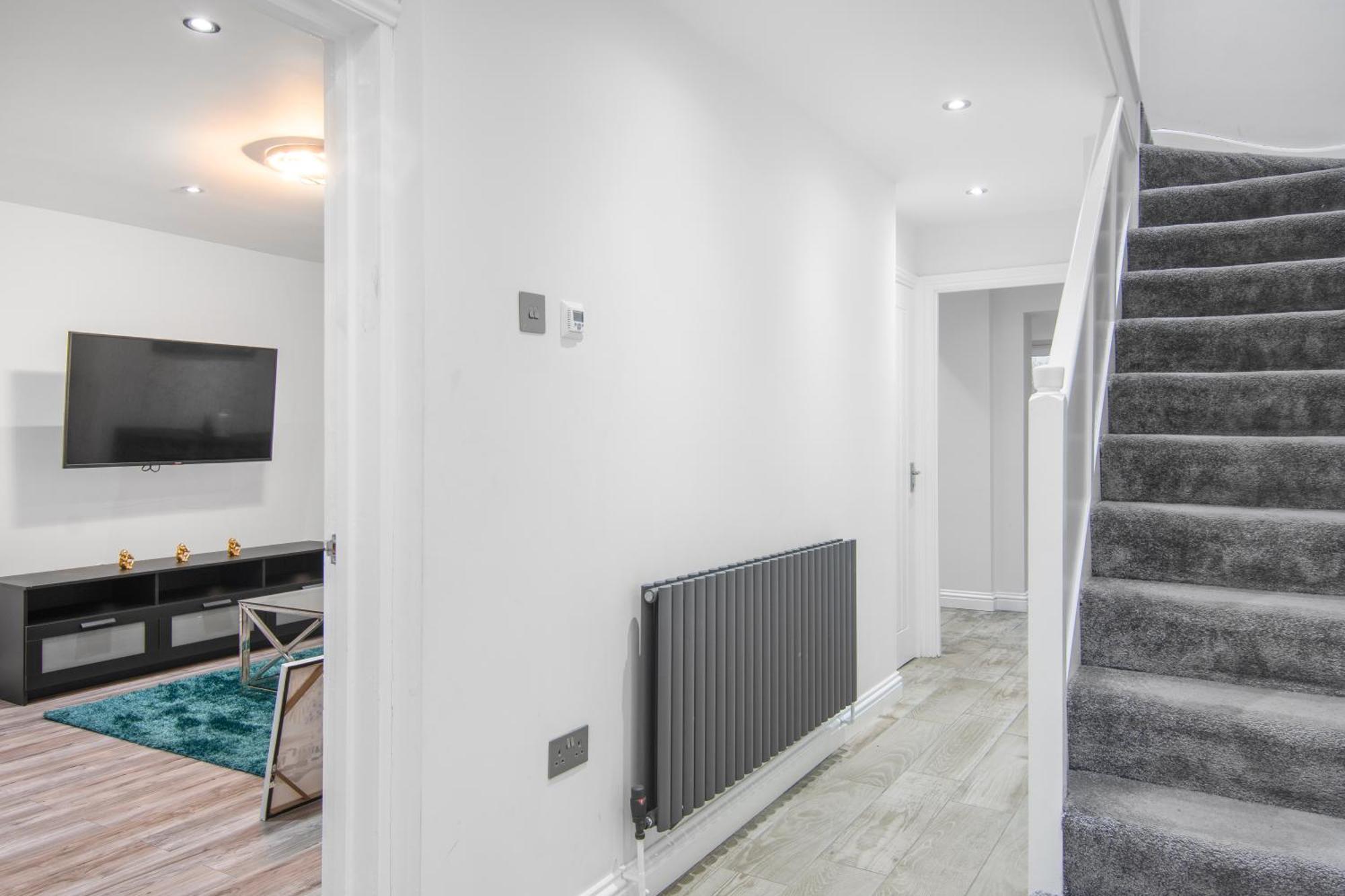 Onsitestays - Spacious 3 Bed House With Garden, Wifi & 4 Plus Parking Gravesend Eksteriør billede